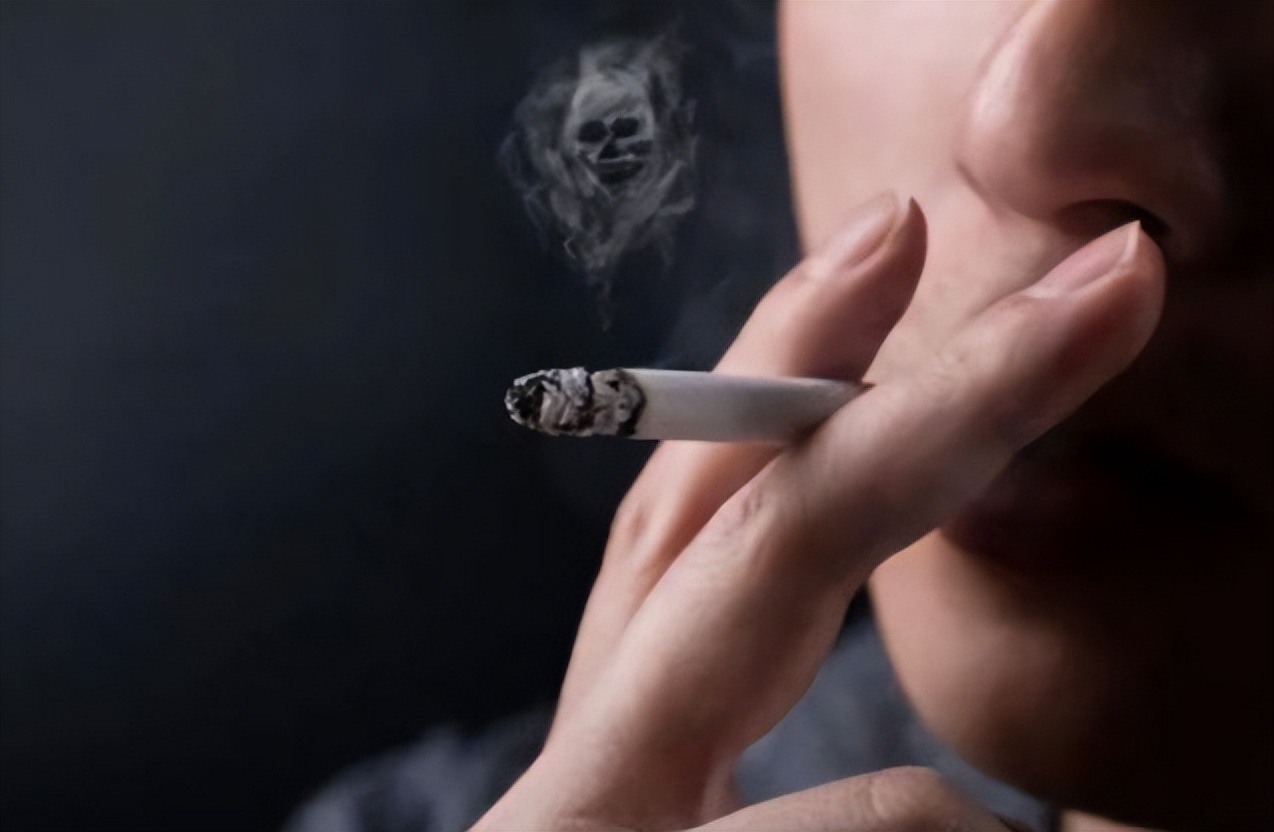 男人胸毛和鼻毛变白的原因,男人鼻毛和胡须变白是怎么回事