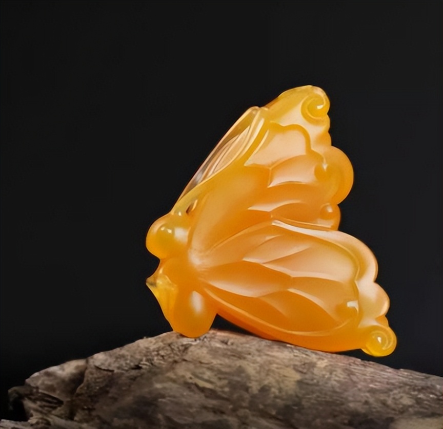 云南黄龙玉是如何走上神坛的,黄龙玉跌下神坛无人问津