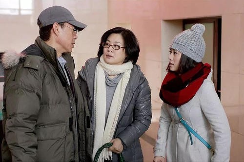 老人捡弃婴考上清华父母认亲,女子捡到弃婴7年父母找到