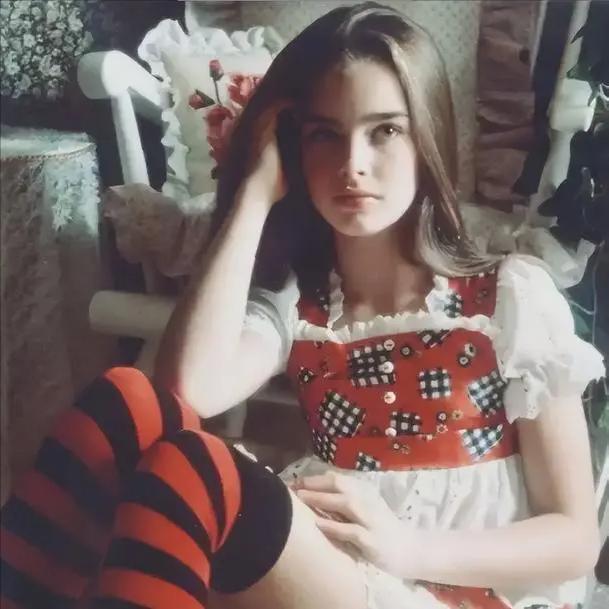 波姬·小丝：我10岁全裸出镜，20岁仍是完璧之身，往事已不堪回首