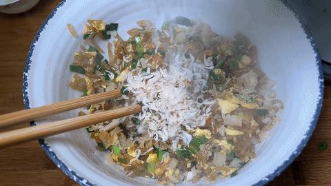 水煎包要想好吃，关键记住这两点，底部金黄，蓬松柔软，馅料鲜美