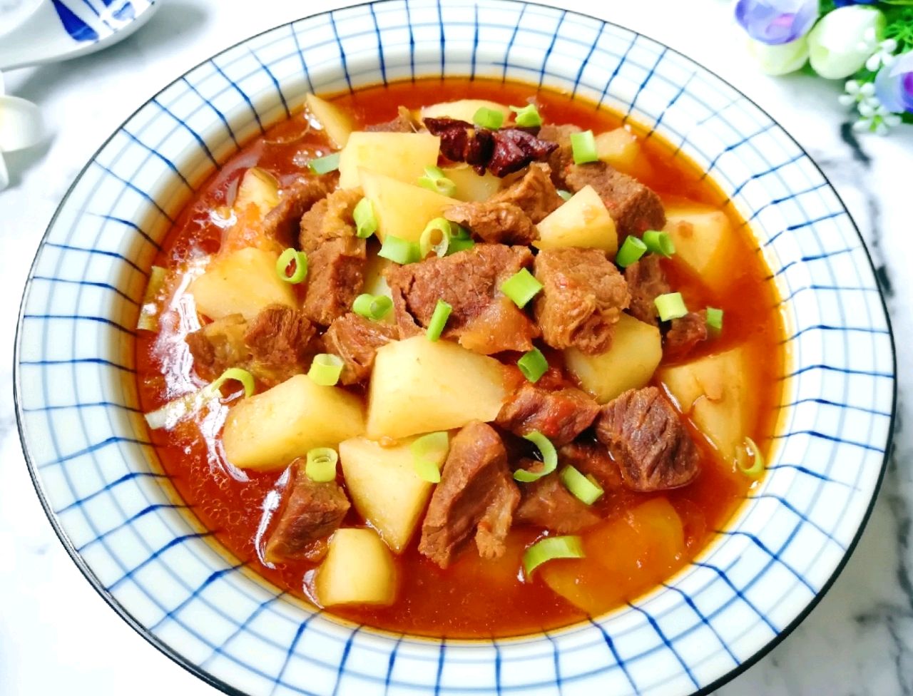 西红柿土豆烧牛肉家常做法,西红柿土豆胡萝卜牛肉的做法儿童