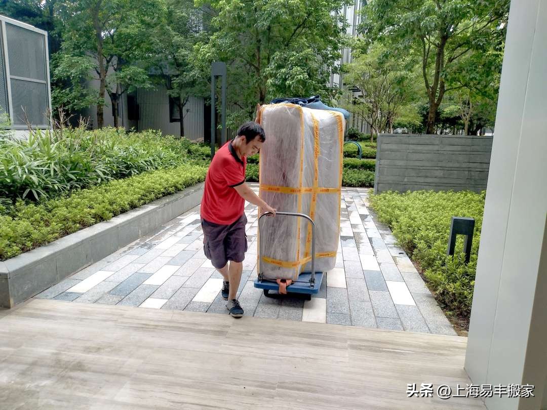 搬家叫师傅上门换空调多少钱,美的空调搬家移机售后免费吗