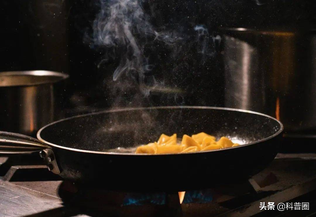 不粘锅真的有致癌物质吗,不粘锅害人吗