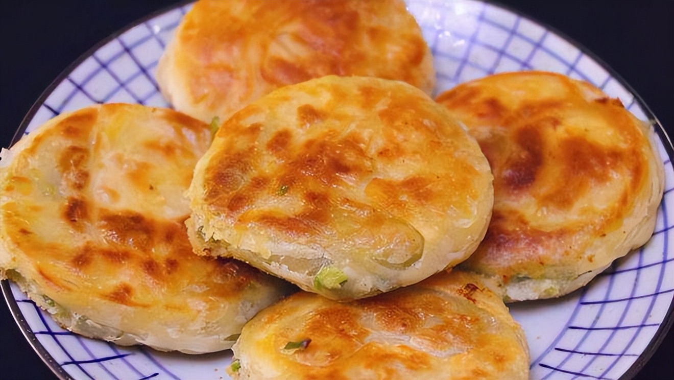 普通面粉加盐用凉水和面做面食,做面食时用冷水和热水的区别