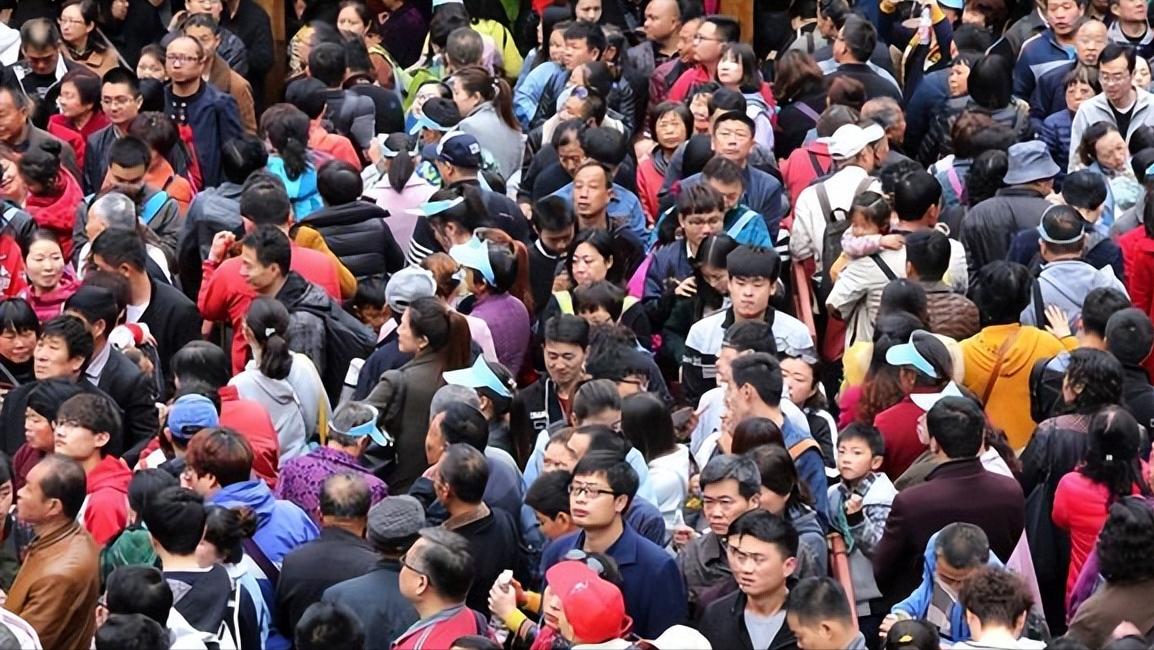 知道吗？拼命赚钱的你，和老鼠、蝗虫一样，单个挺好，成群就疯狂