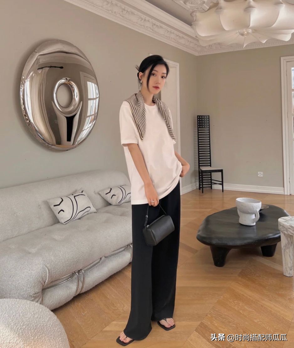 丝巾怎么穿才显得更有气质,土气又廉价的丝巾穿搭技巧