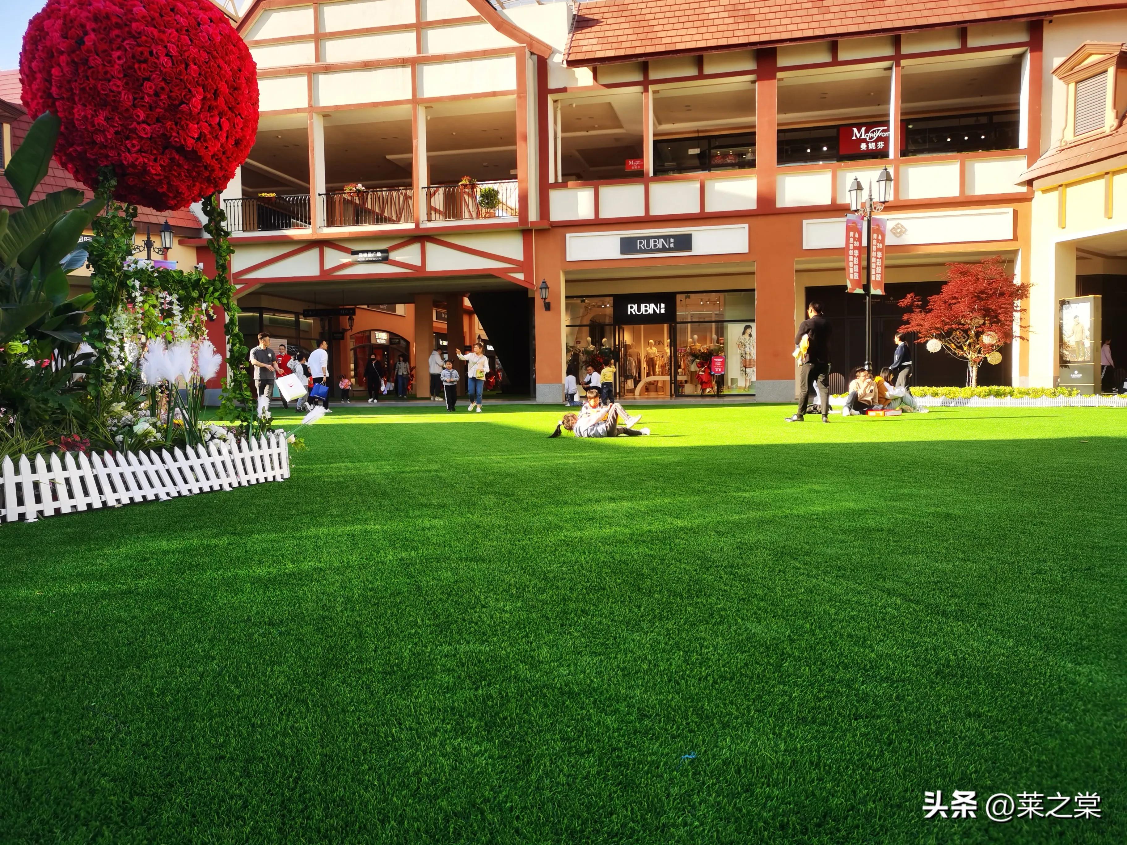 青岛的这家国际品牌卖场开业了，颇具国外风情