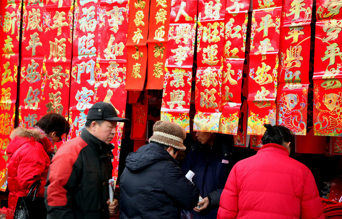 适合一个人摆摊的年货小生意,摆摊卖年货饼干糖果需要准备什么