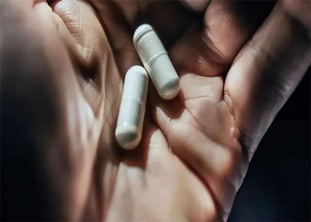 关他就是要我的命！博士自制抗癌药羁押301天，116名患者联名求情