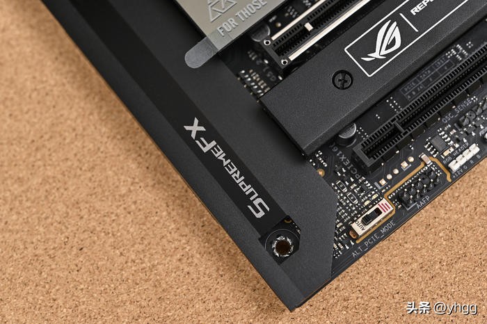 乔思伯松果d41mesh副屏版白色机箱,乔思伯d41标准版能后期加装副屏吗