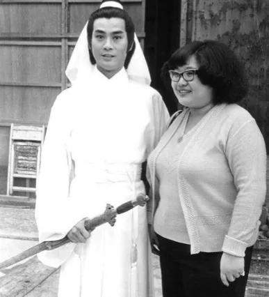 他红了30年和妻子分居却零绯闻,她红了之后