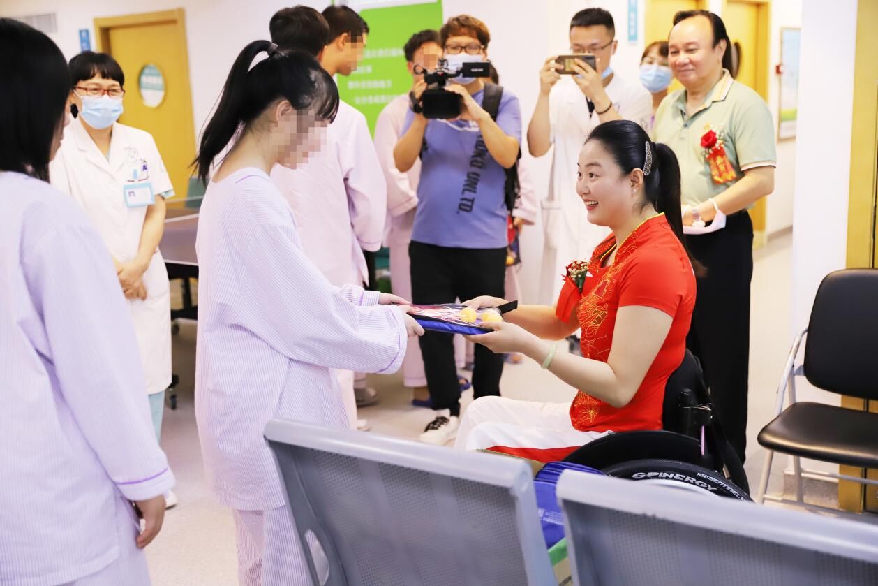 张淼x“无障-爱”心理公益热线正式启动