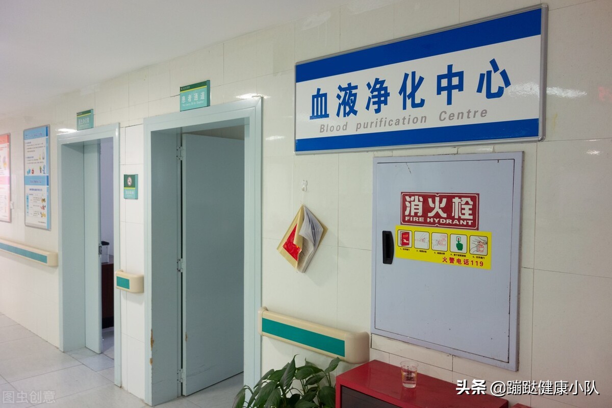 尿毒症女孩被父母抛弃男朋友照顾,19岁女孩尿毒症被亲生父母抛弃