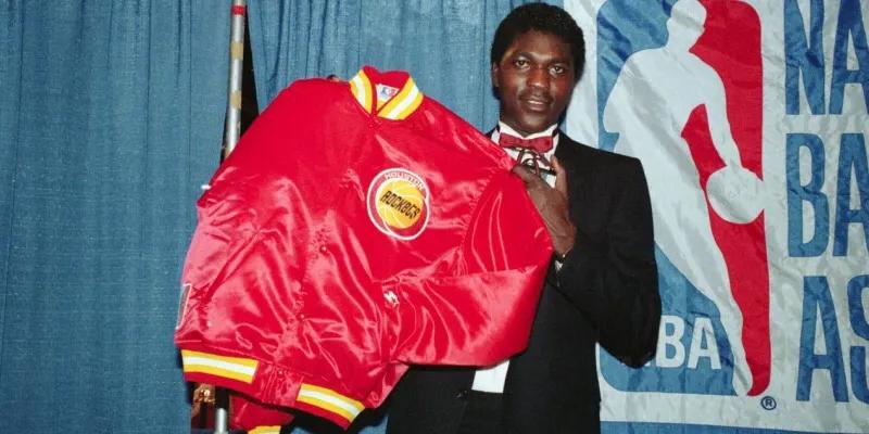 哈基姆奥拉朱旺杯,哈基姆奥拉朱旺脚步