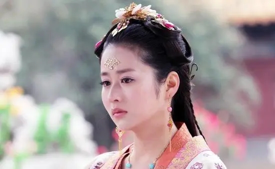 落难公主被当丫鬟复位后杀全家,公主被掉包流落民间进入青楼