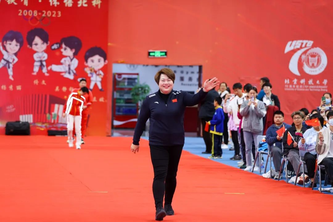 五位奥运冠军抢金牌,2021奥运冠军走进人民大会堂