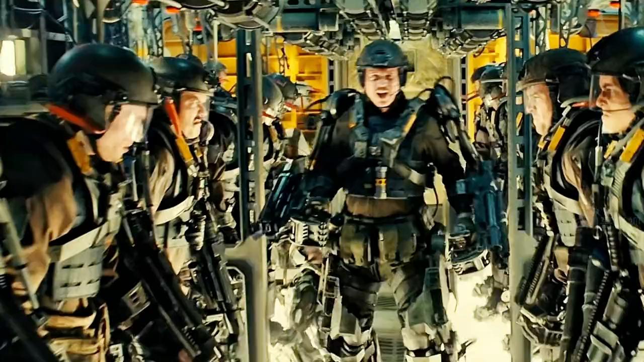 汤姆克鲁斯骑摩托车翻车,汤姆克鲁斯反复跑到车底下被车压