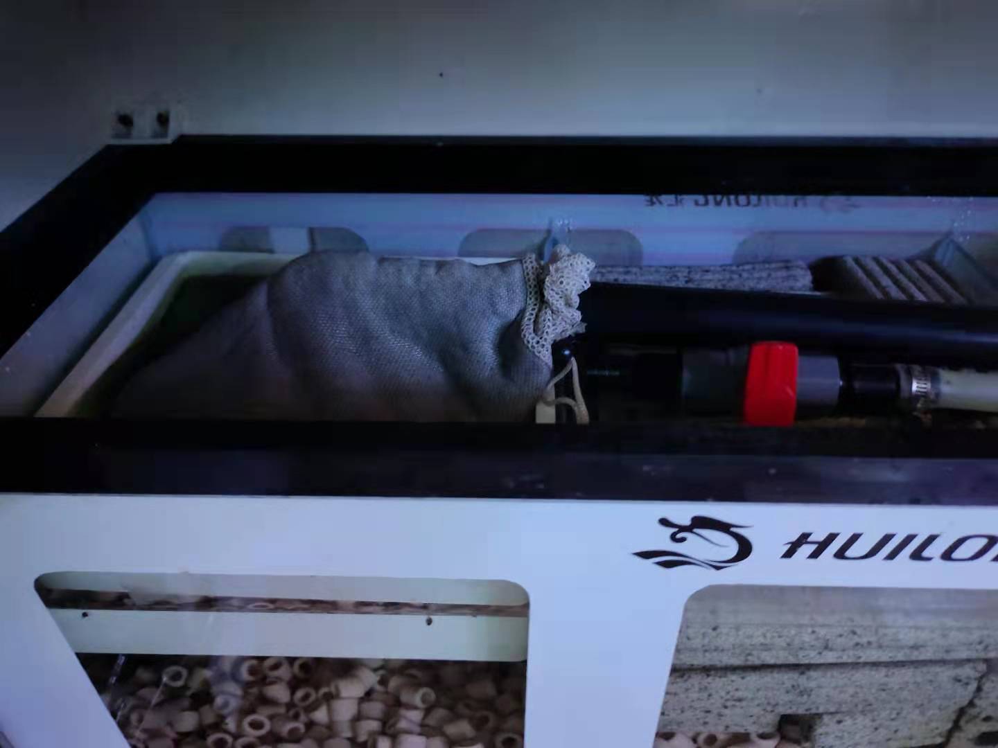 鱼缸里粪便过滤不干净怎么办,下过滤鱼缸粪便漂浮物如何处理