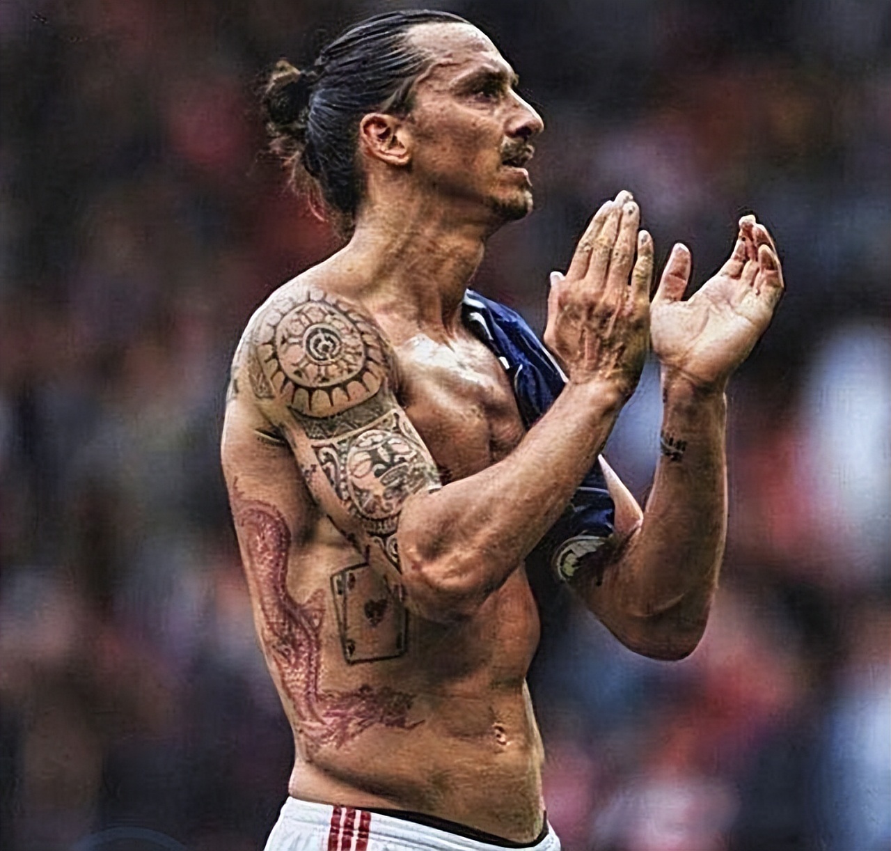 伊布退役兹拉坦,伊布退役纪念球衣