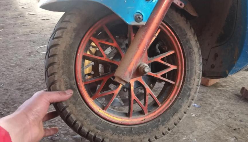 电动车真空胎好还是不是真空胎好,为什么电动车真空胎很容易扎胎