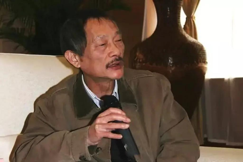 布鞋扫地僧李小文为华为代言,华为扫地僧李小文