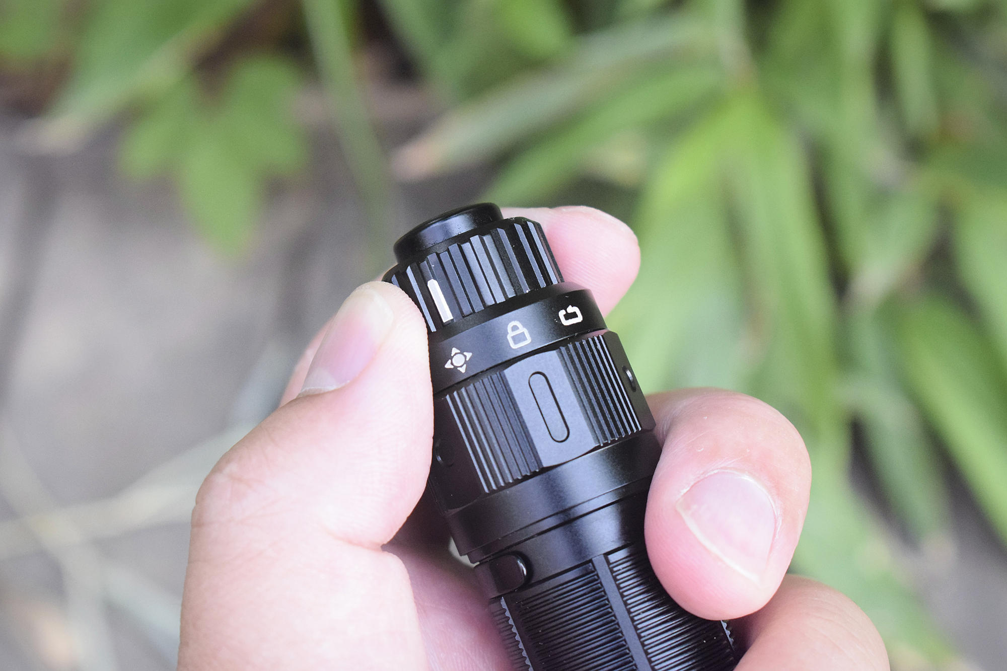 稳定高效,强光压制!Fenix菲尼克斯TK22TAC双模式战术手电体验