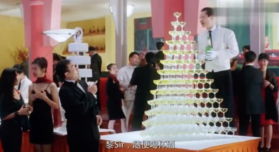 平平无奇一张合照，里面这个竟然价值百万！