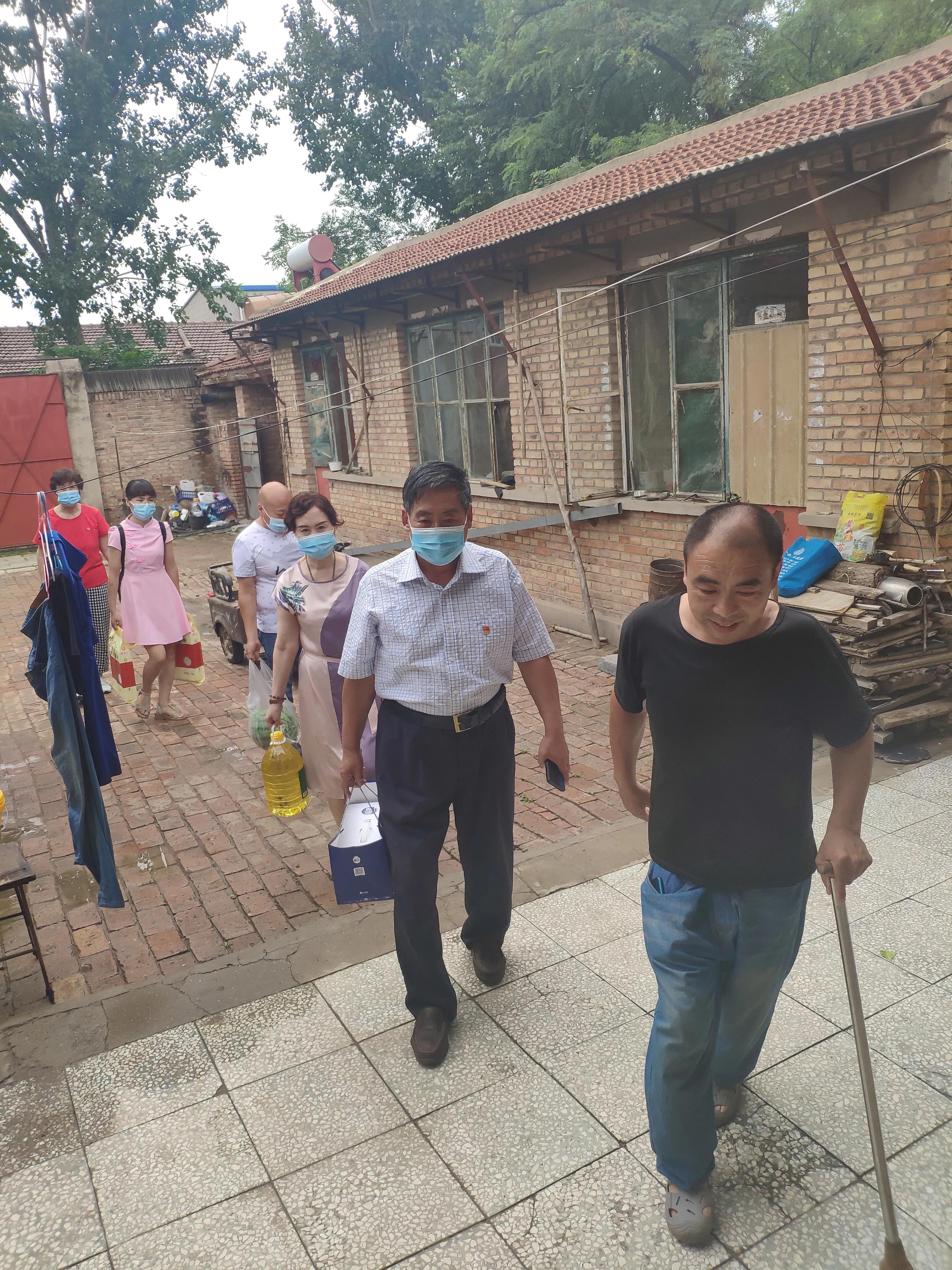 党旗在乡村振兴一线高高飘扬图片,乡村振兴党旗红