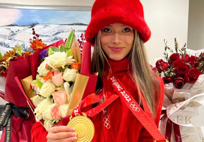 Miss的影响力！和体育一姐谷爱凌代言国际大牌，电竞女一姐太美了