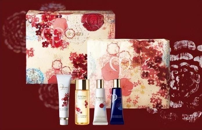 cpb臻选套装光耀星穹限定系列,cpb铂钻系列适合什么皮肤