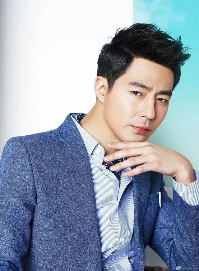 长了一张干净贵气又有书卷气的脸,长得风流倜傥情史干净的男明星