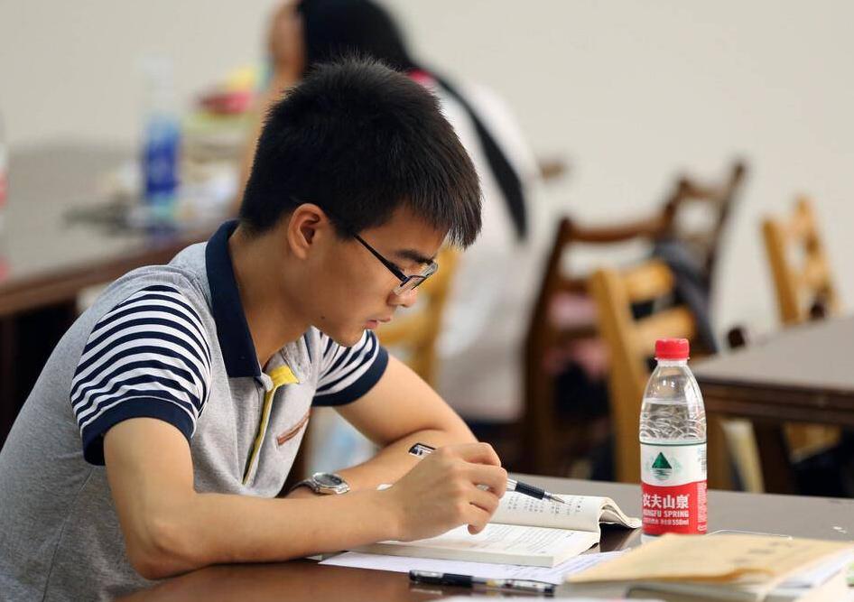 专家建议“何不食肉糜”，一个赛一个离谱，大学生：建议专家闭嘴