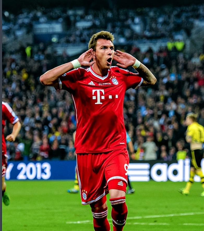 两位锋霸的故事，一个还在场上驰骋，一个坐在了教练席