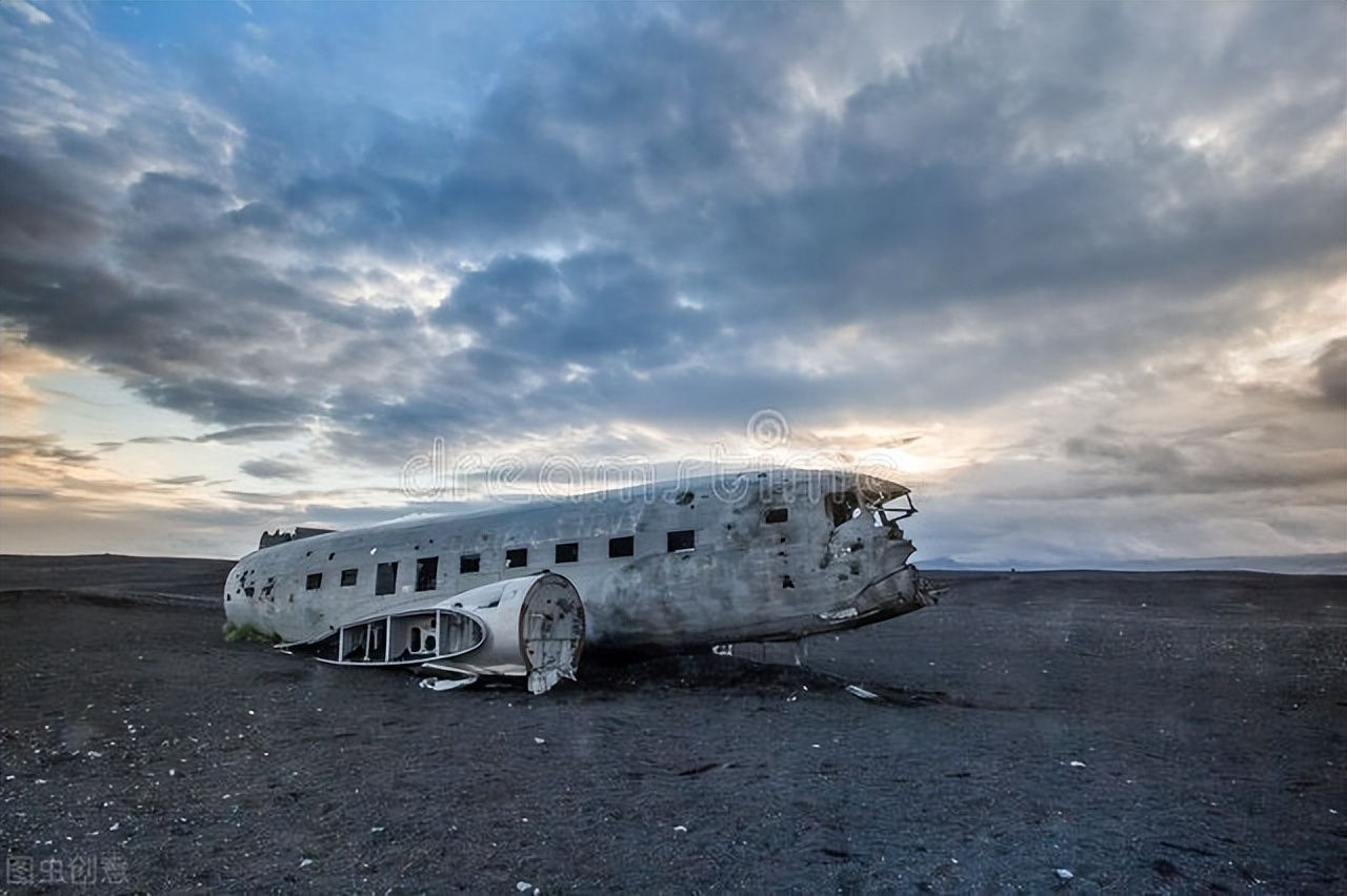 飞机突然坠毁一般什么原因,飞机到底是什么原因导致坠机的