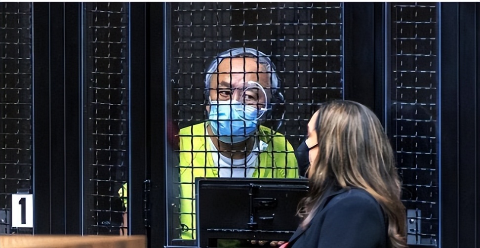 他是美籍华裔教授，手持巨资“包租公”，赴美闯荡余生却失去自由