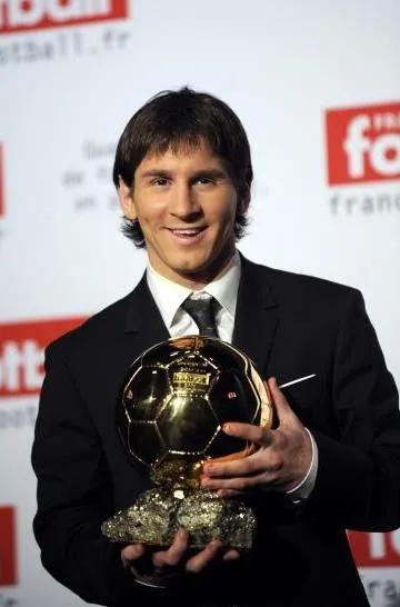 梅西八个金球哪四个有争议,关于梅西的足球新闻