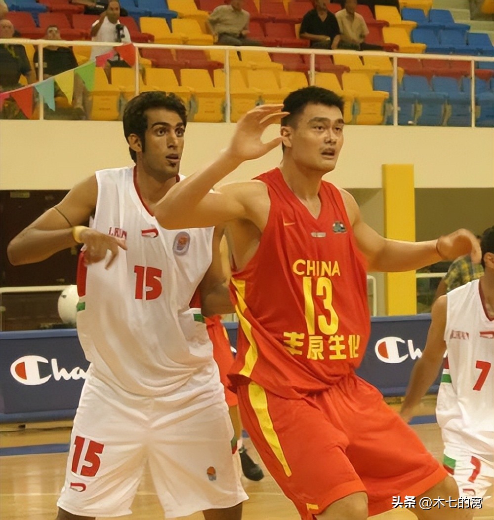 周琦隔扣哈达迪姚明表情,哈达迪周琦一笑泯恩仇