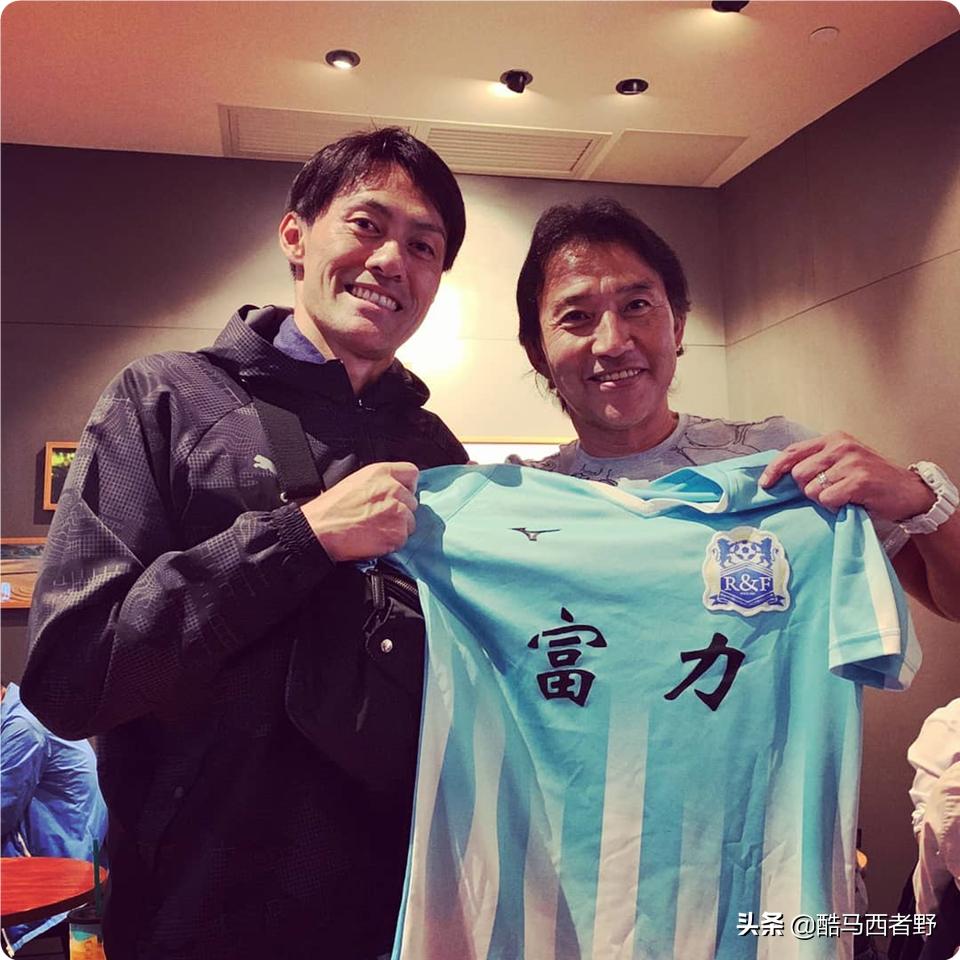 中国足球球员跟外国球员差在哪,中国足球差还是篮球差