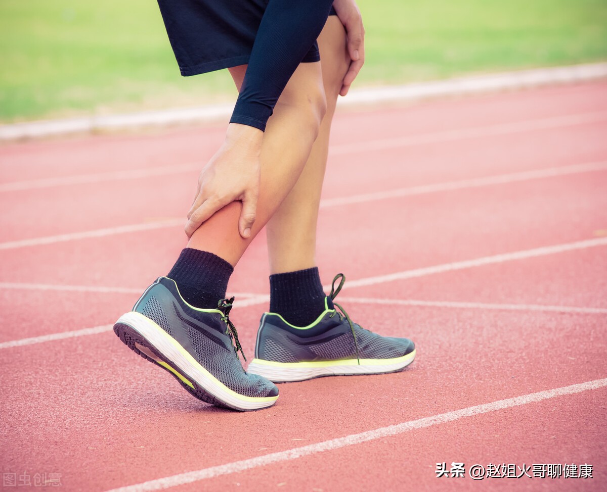 孩子无缘无故崴脚的预兆,小孩不小心崴着脚疼怎么办