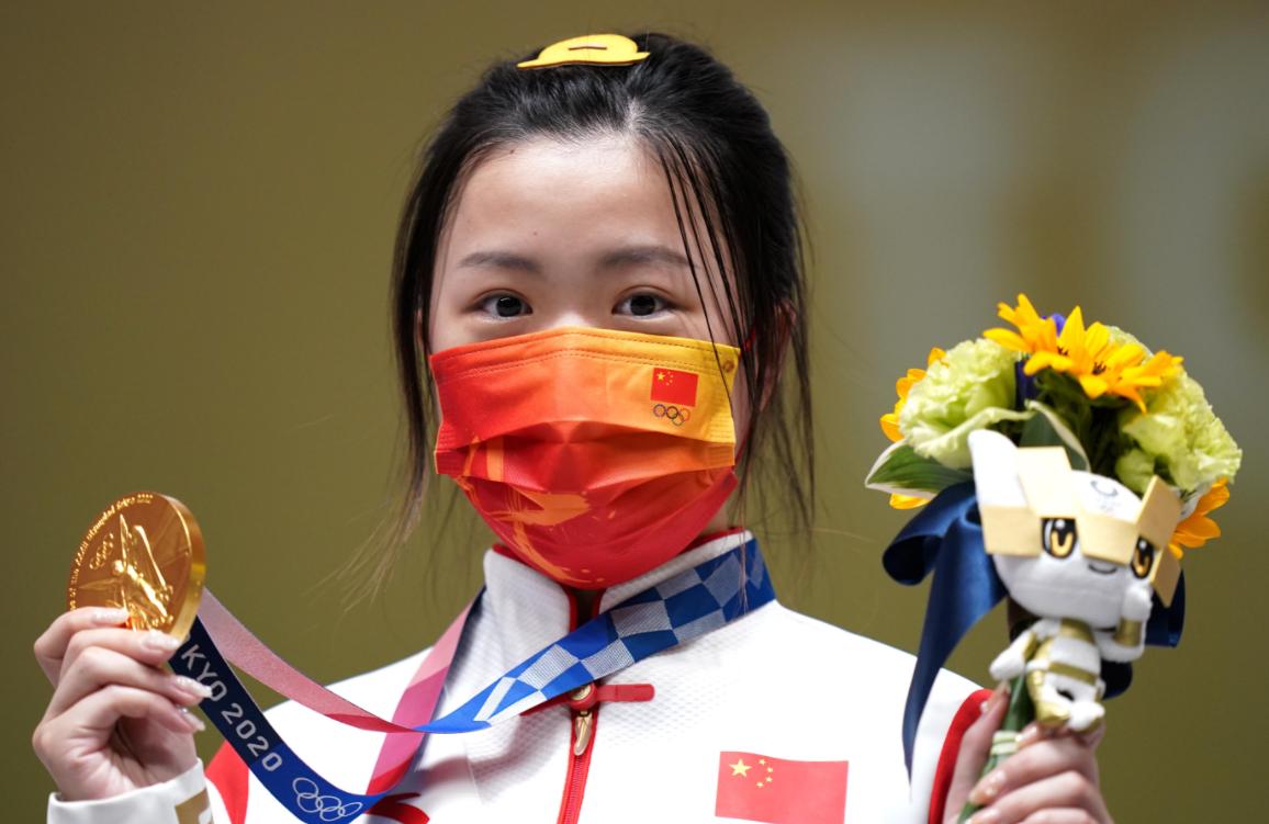 杨倩夺下奥运首金全过程,24岁奥运冠军杨倩近照