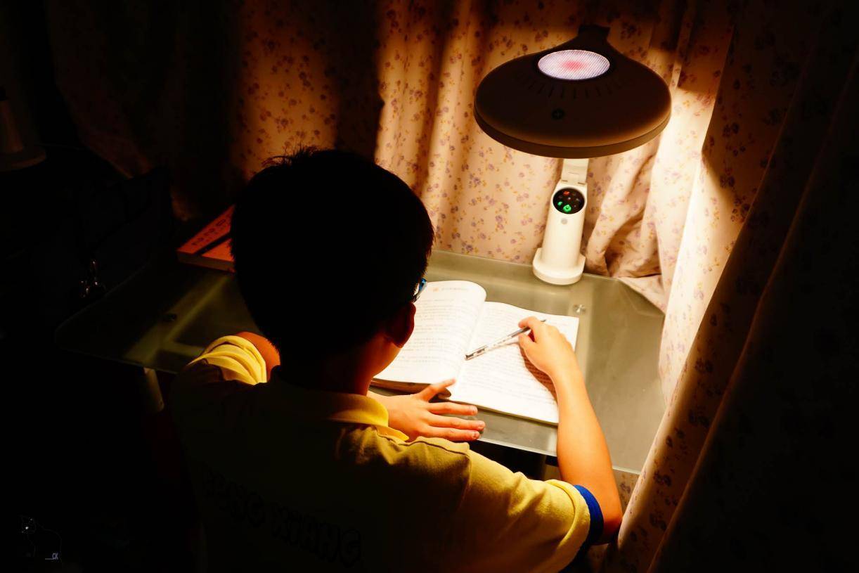 儿童学习护眼灯爱德华,预防孩子近视用2盏台灯