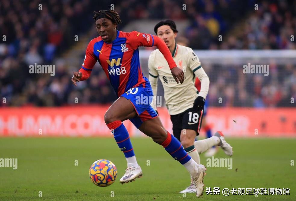 曼联英格兰队双料队长代言，最先将碳板植入足球鞋的品牌是它