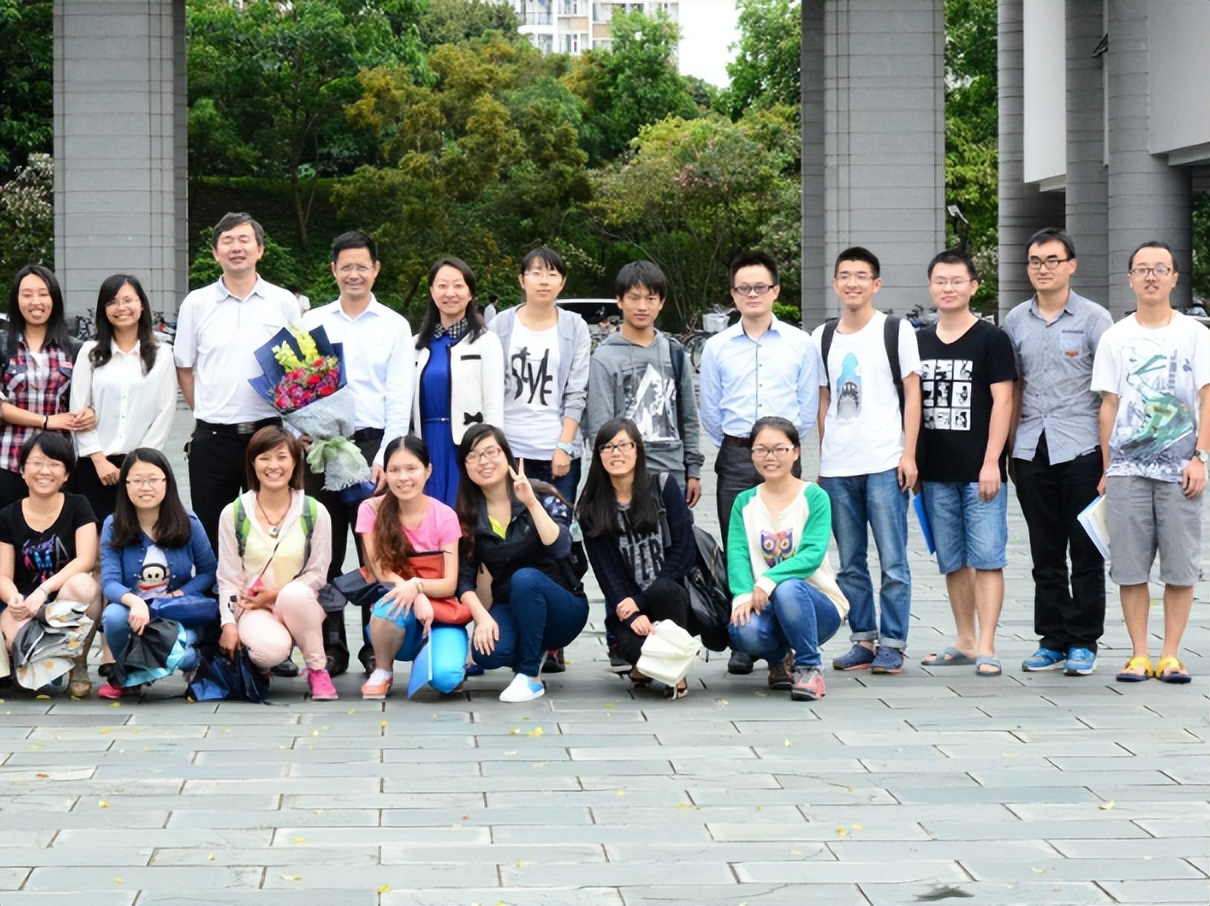 你读研我读博,女学霸边读研边赚17万