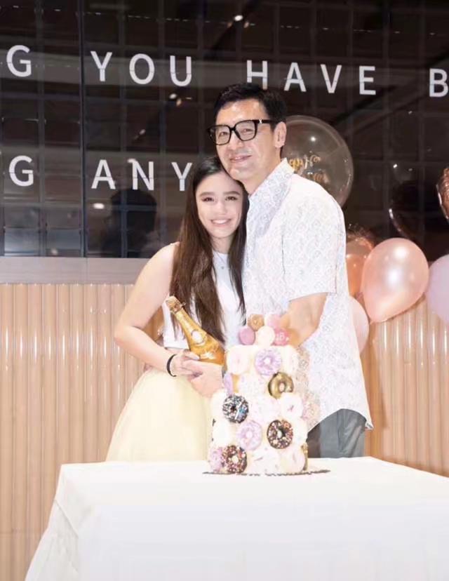 钟镇涛为女儿庆生,钟镇涛给十八岁儿子过生日