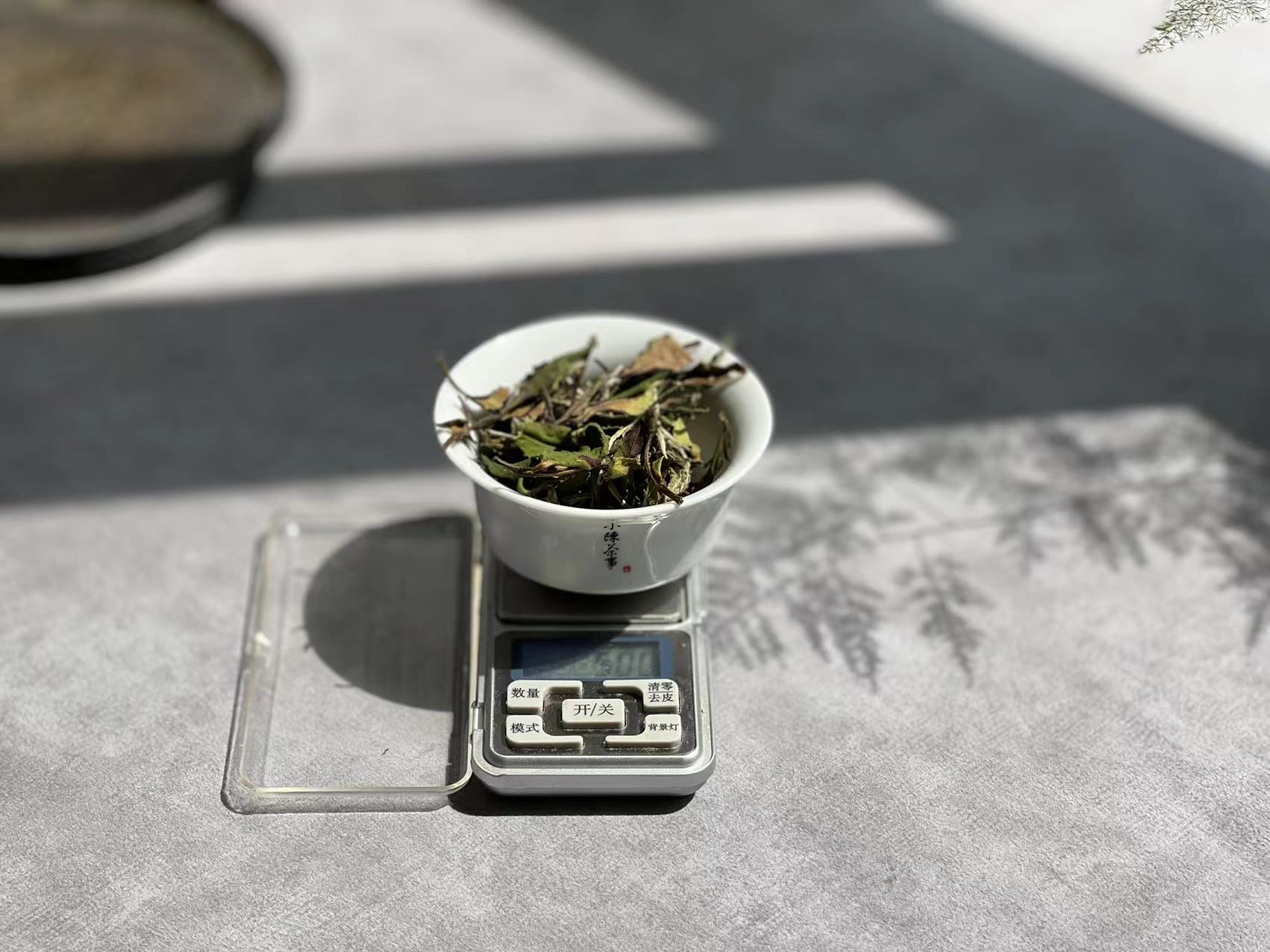 喝茶手指敲桌礼仪瞎讲究,茶桌礼仪之三种叩手礼仪是什么