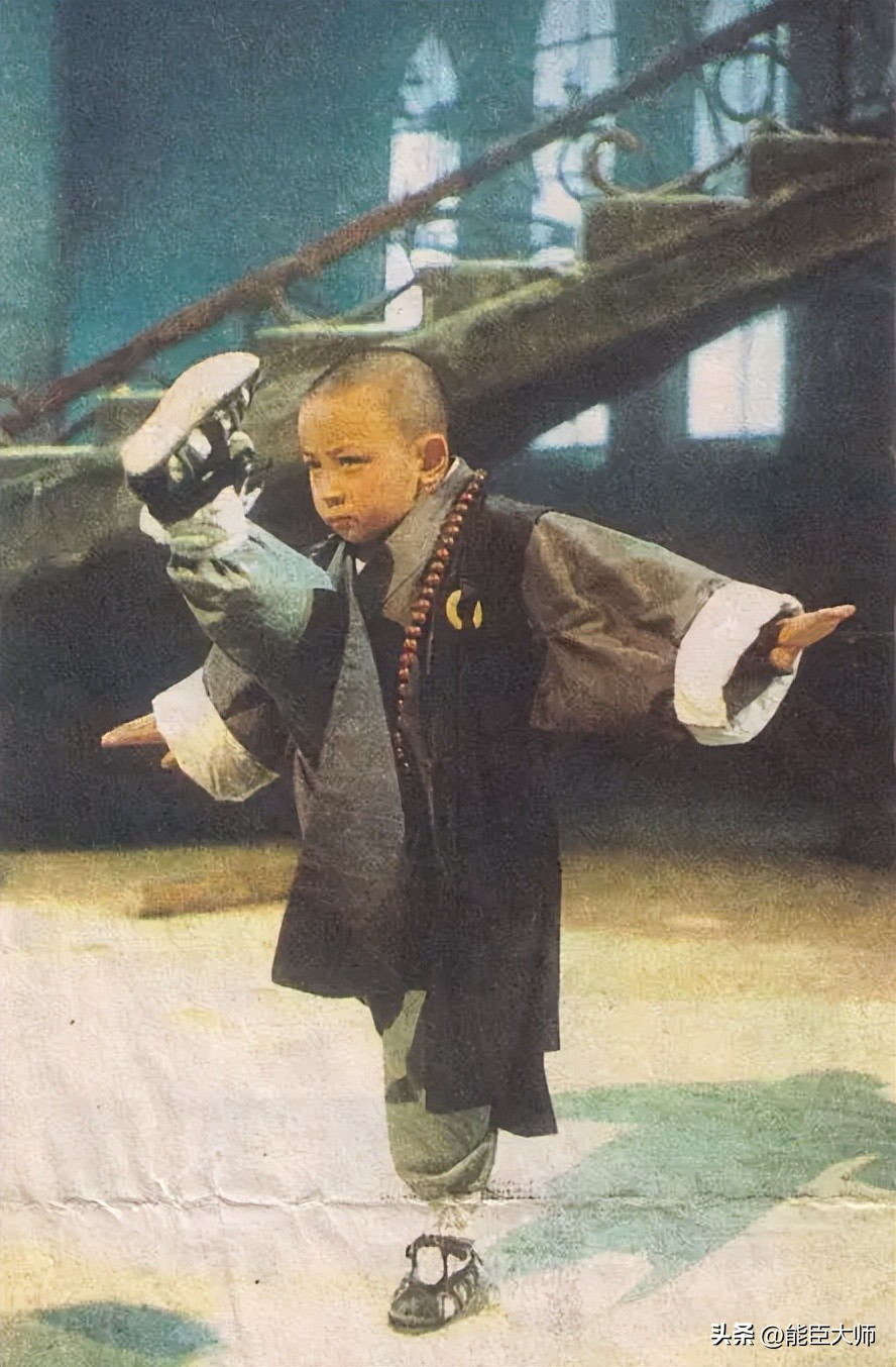 这俩小子当年有多红？不到10岁身价千万，给成龙做颁奖嘉宾