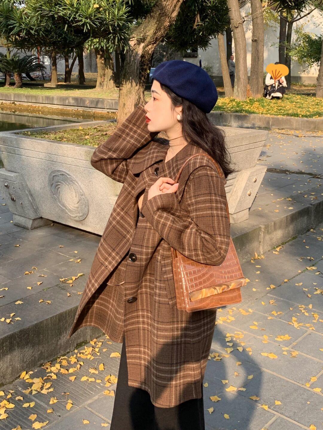 连帽格纹大衣怎么搭配好看,格纹呢大衣适合什么肤色的穿