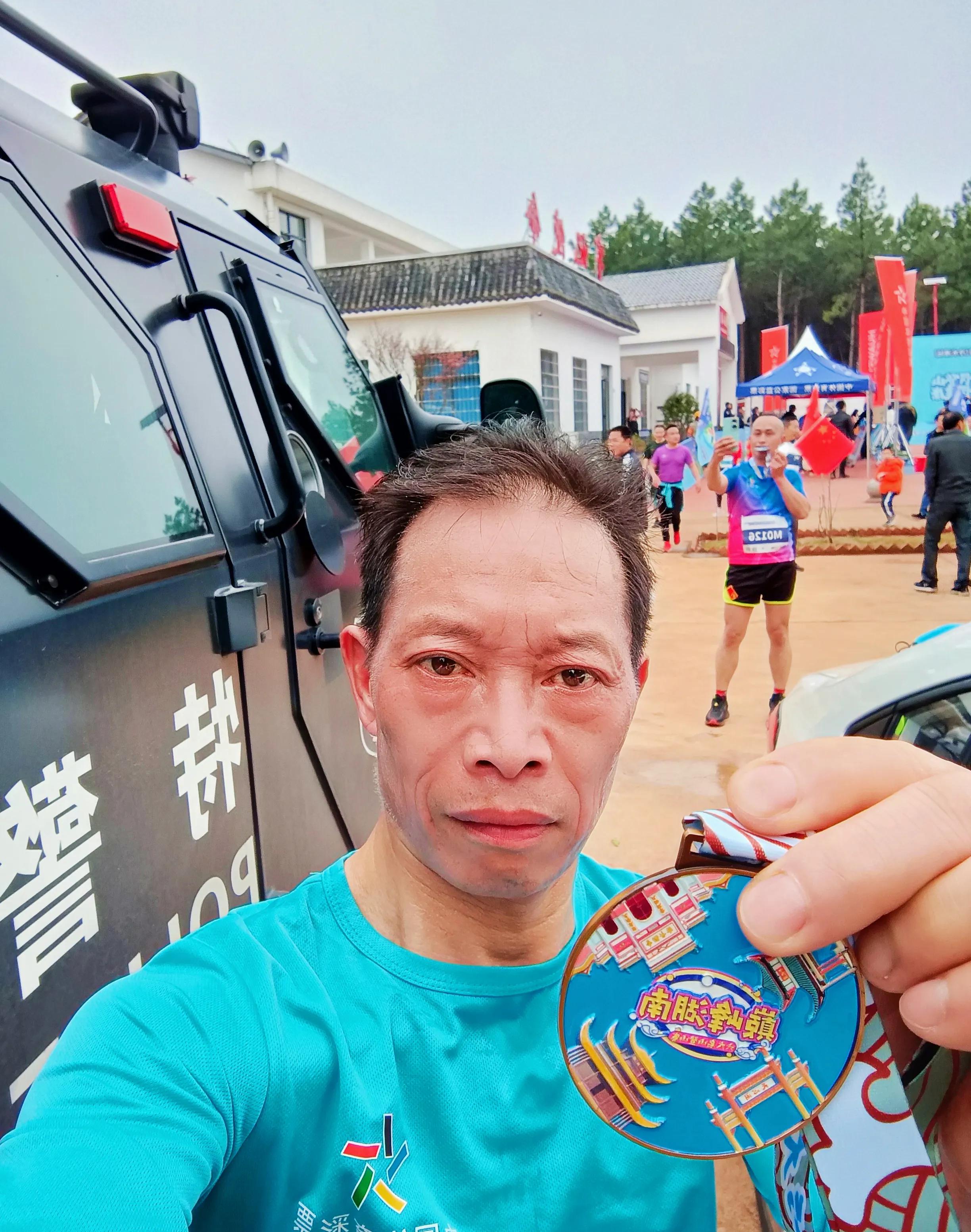 运动老乡(106)永州巅峰跑赛途中捆鞋带