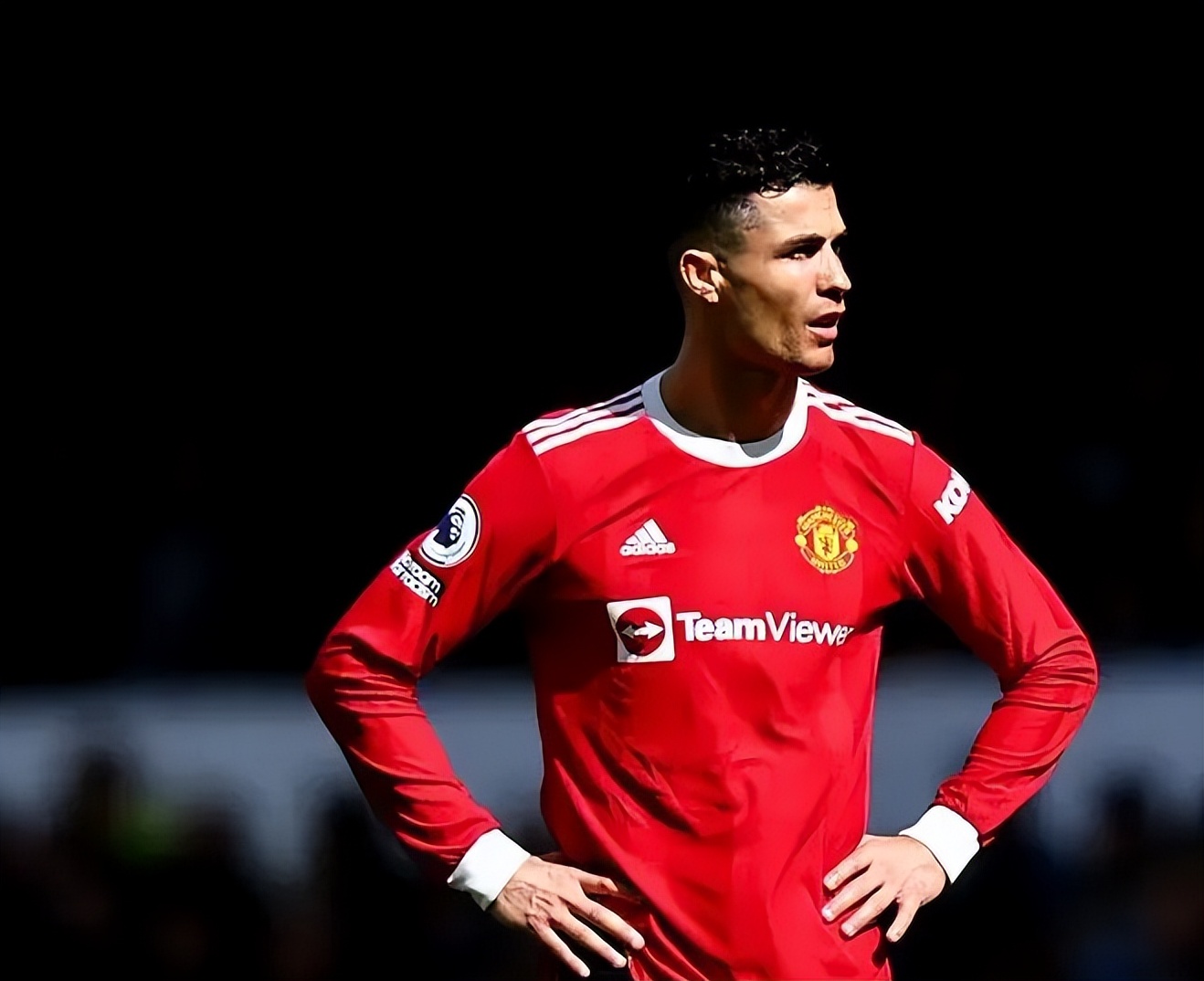 被c罗摔手机小孩视频,c罗拍伤球迷手摔球迷手机后续